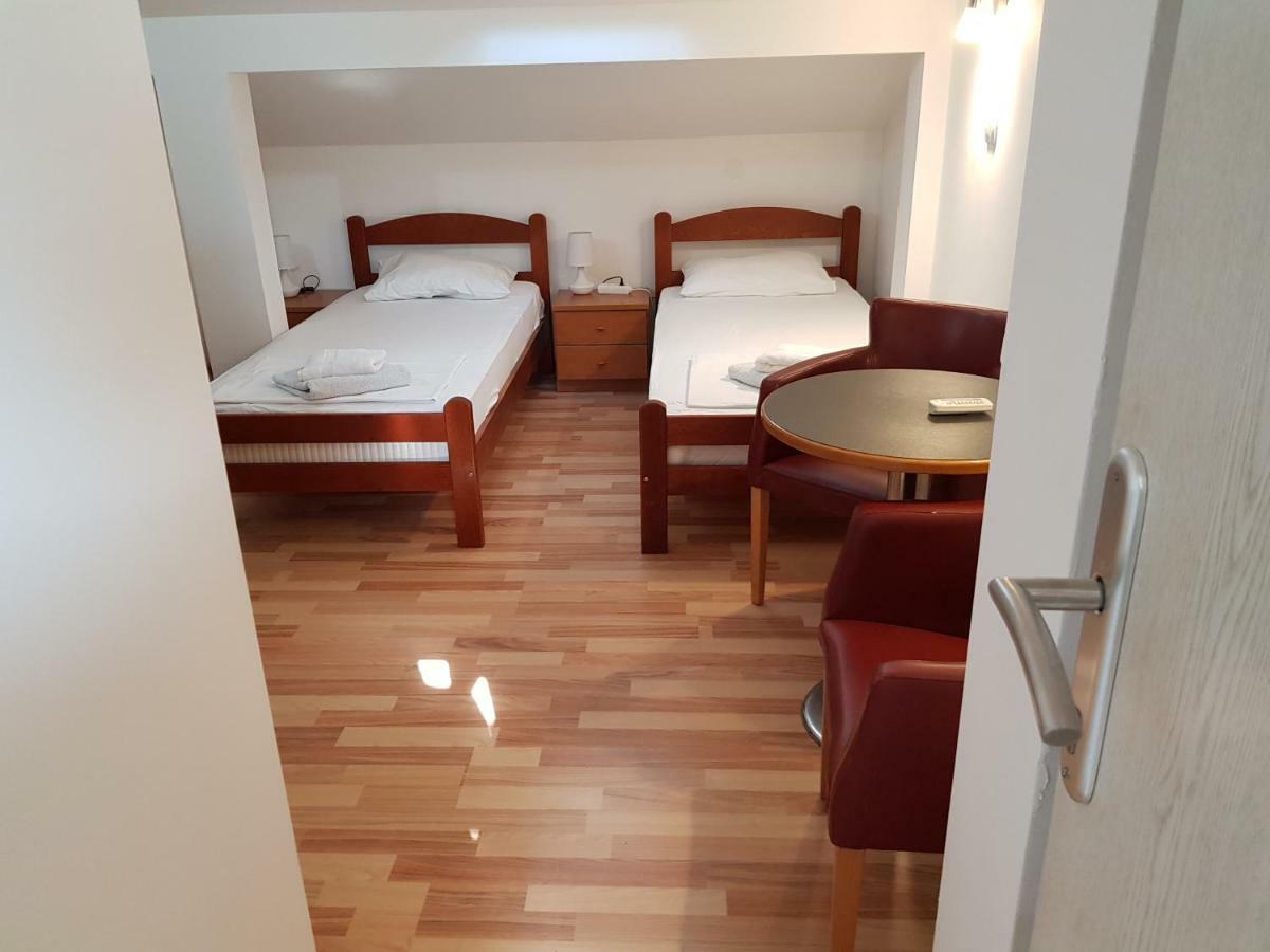 Emi Apartamento Budva Exterior foto